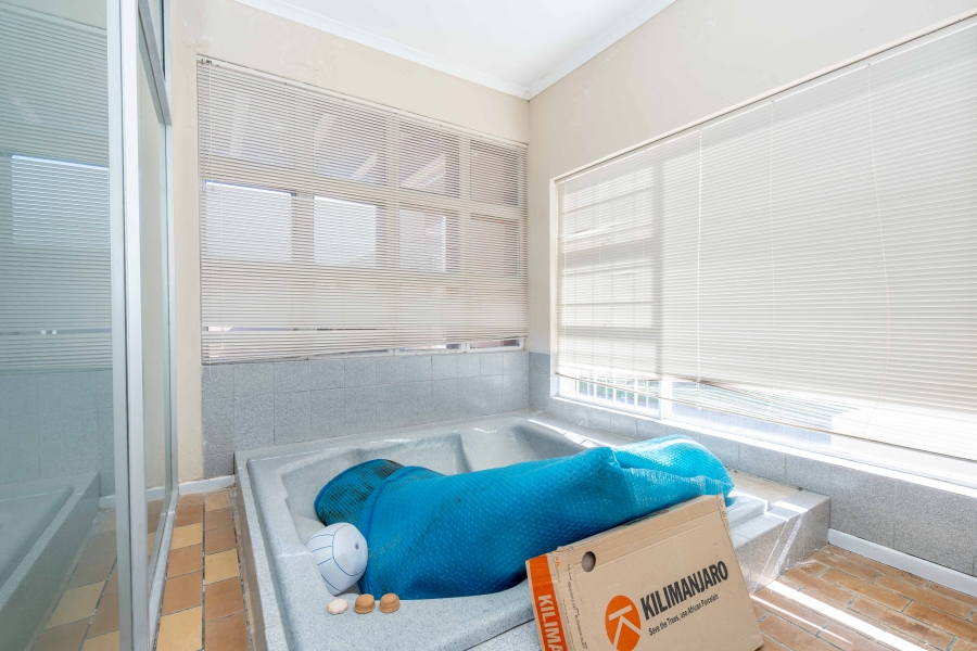 8 Bedroom Property for Sale in Middedorp Western Cape